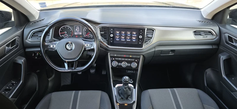 VW T-Roc Ексклузивен автомобил; Пробегът е 100% реален!, снимка 7 - Автомобили и джипове - 52289810