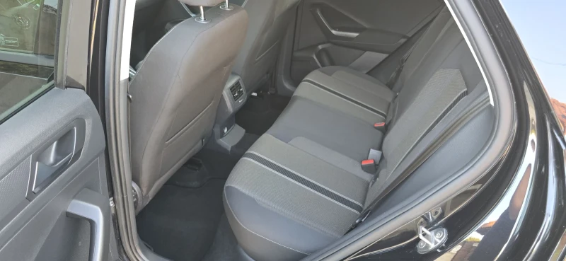 VW T-Roc Ексклузивен автомобил; Пробегът е 100% реален!, снимка 13 - Автомобили и джипове - 52289810