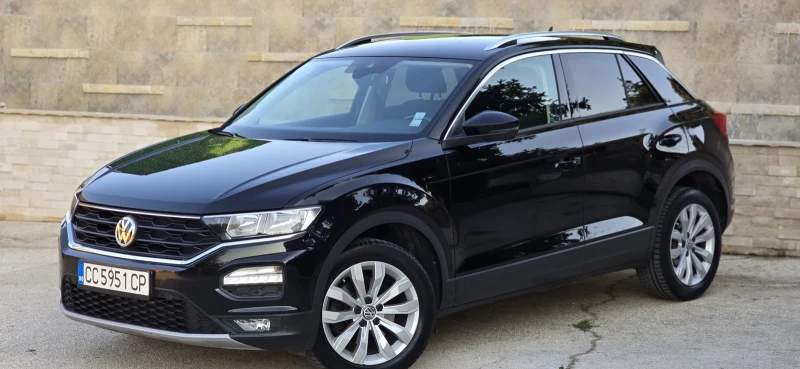 VW T-Roc Ексклузивен автомобил; Пробегът е 100% реален!, снимка 2 - Автомобили и джипове - 52289810
