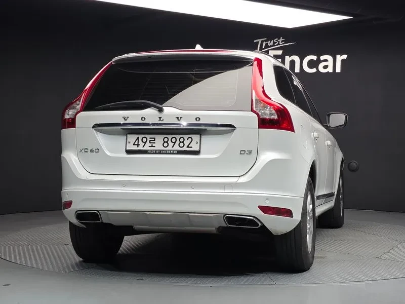 Volvo XC60 D3 2.0L, снимка 4 - Автомобили и джипове - 55562218
