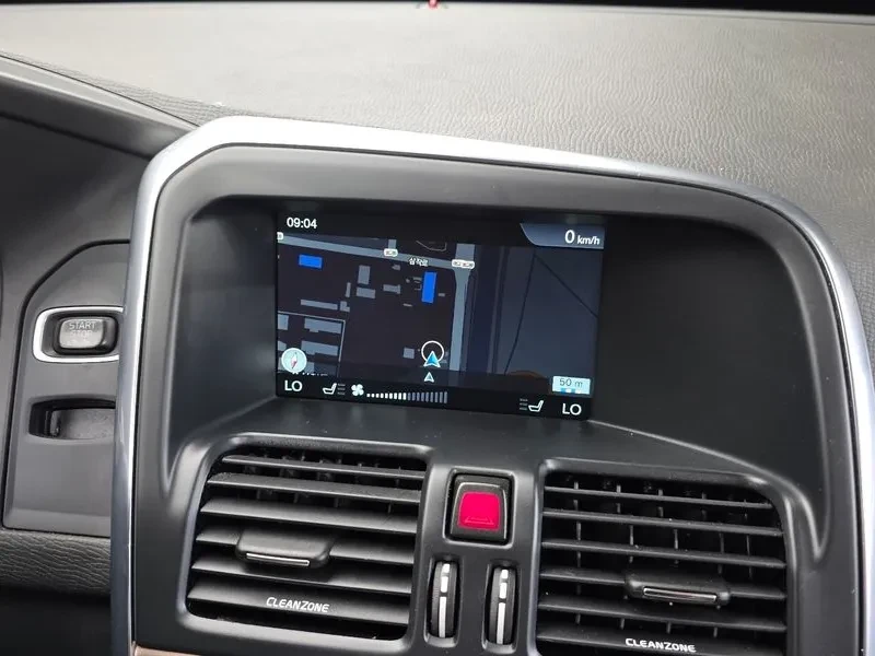 Volvo XC60 D3 2.0L, снимка 14 - Автомобили и джипове - 55562218