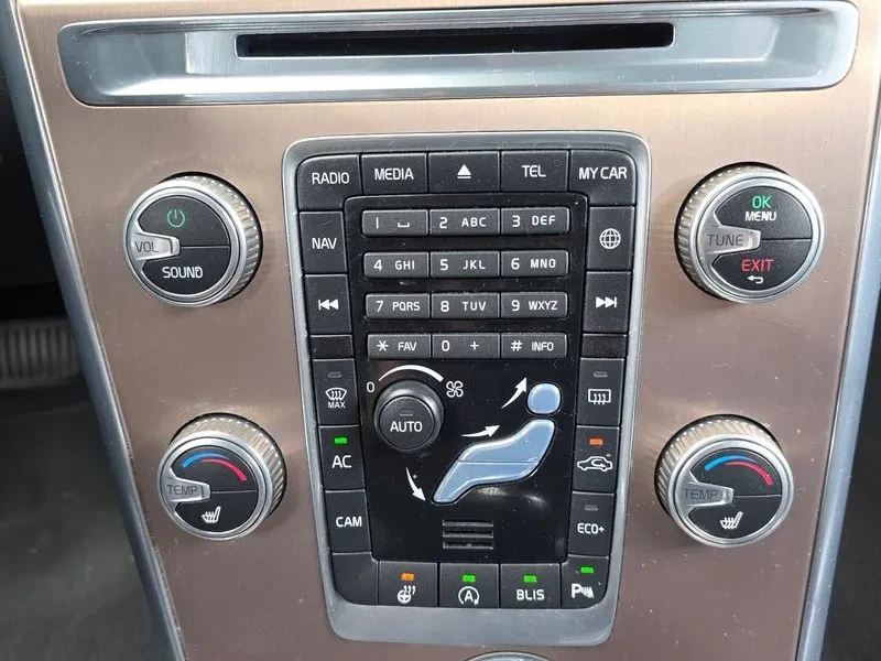 Volvo XC60 D3 2.0L, снимка 16 - Автомобили и джипове - 55562218
