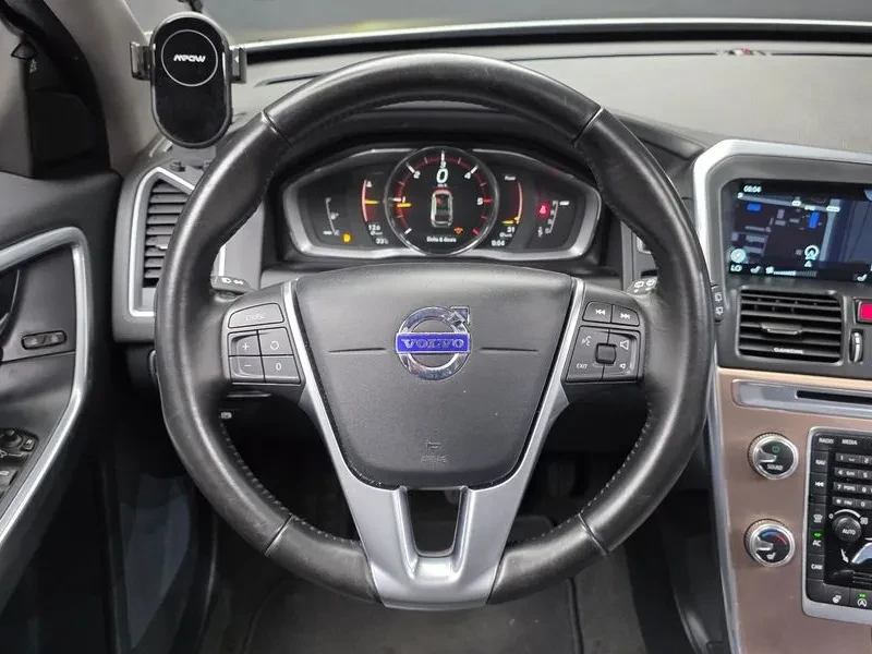 Volvo XC60 D3 2.0L, снимка 13 - Автомобили и джипове - 55562218