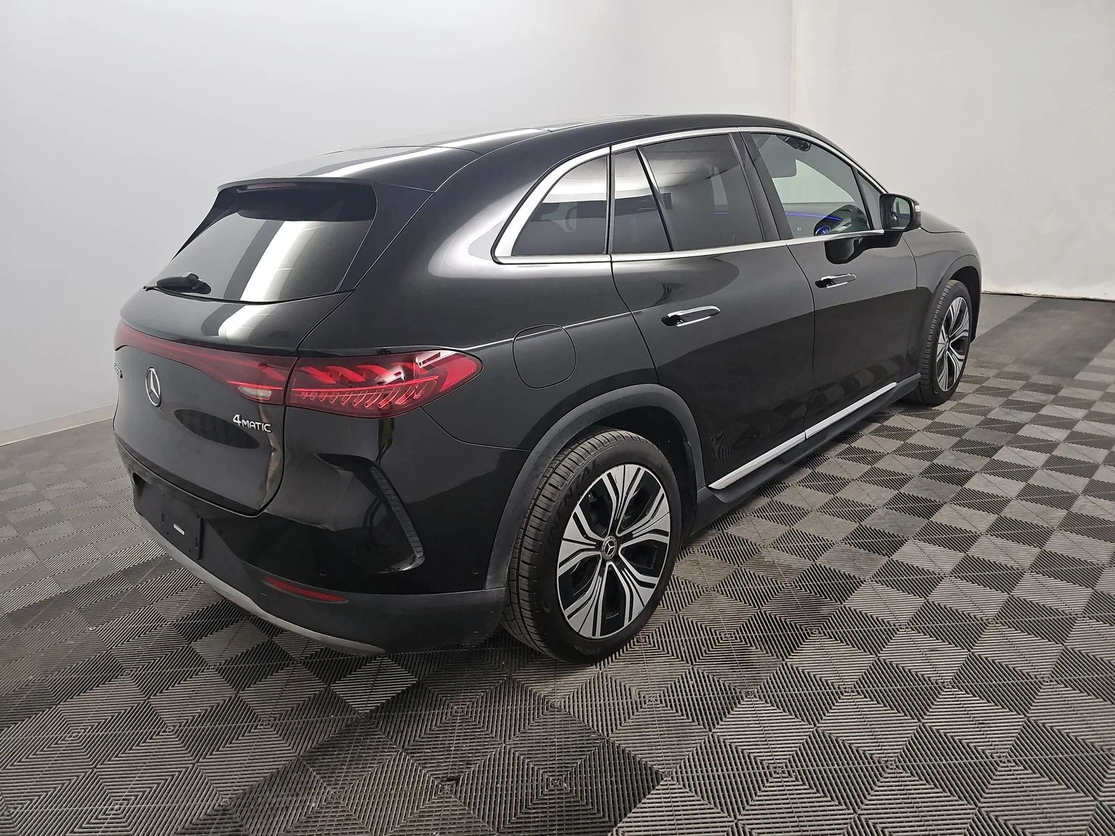 Mercedes-Benz EQE SUV 4MATIC | BURMESTER | ПАНОРАМА | 360 КАМЕРА | , снимка 4 - Автомобили и джипове - 54825254
