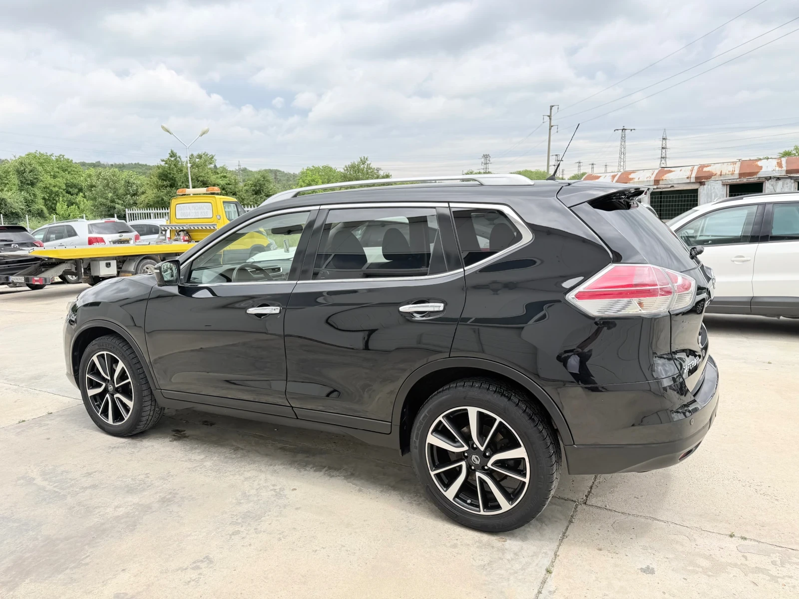 Nissan X-trail 1.6dci 130к.с* Navi-360* 7 местна* Панорамa* Камер, снимка 4 - Автомобили и джипове - 54883263