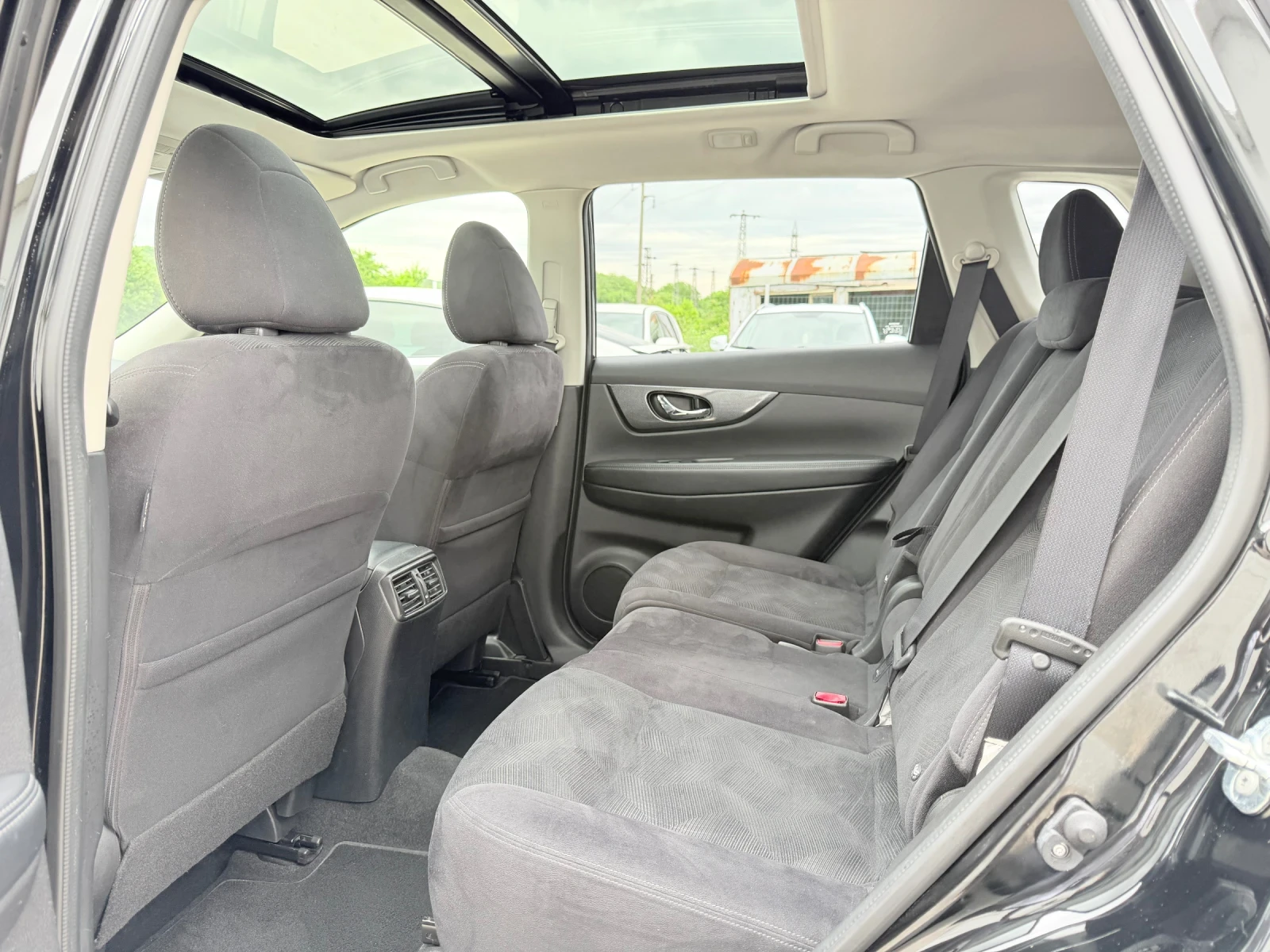 Nissan X-trail 1.6dci 130к.с* Navi-360* 7 местна* Панорамa* Камер, снимка 7 - Автомобили и джипове - 54883263