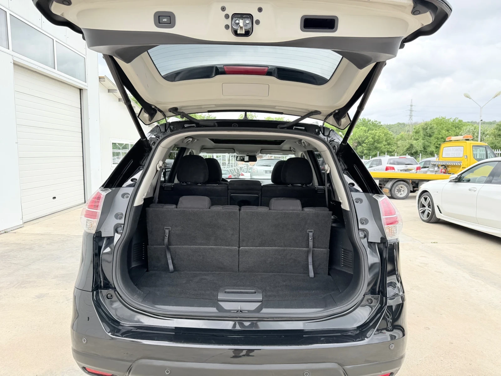 Nissan X-trail 1.6dci 130к.с* Navi-360* 7 местна* Панорамa* Камер, снимка 15 - Автомобили и джипове - 54883263