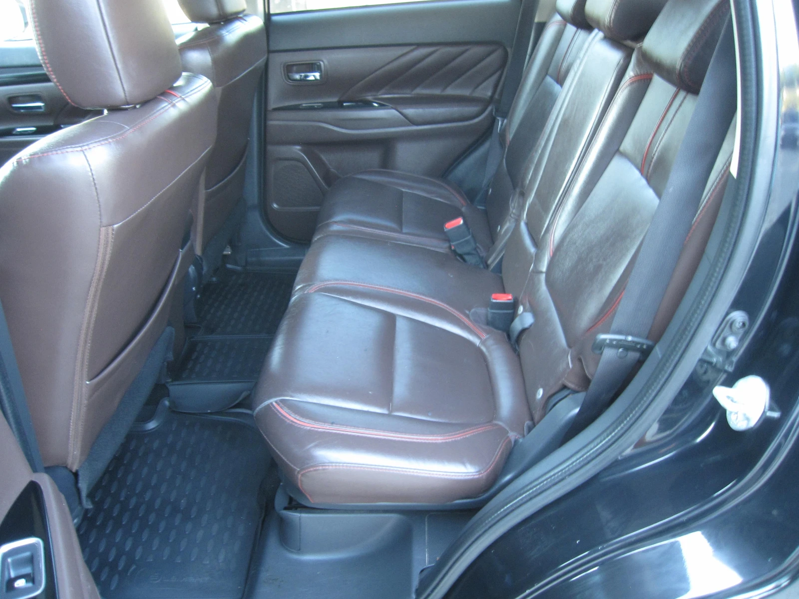 Mitsubishi Outlander 2, 0-Plug in Хибрид, FULL-Екстри, снимка 14 - Автомобили и джипове - 55645486