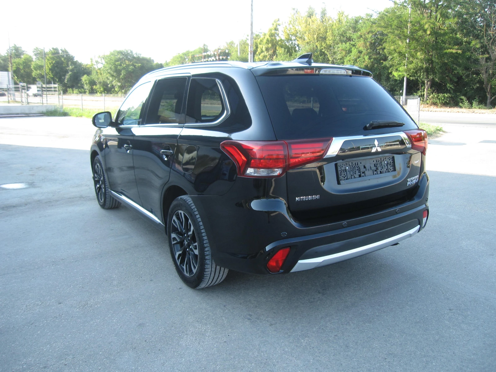 Mitsubishi Outlander 2, 0-Plug in Хибрид, FULL-Екстри, снимка 3 - Автомобили и джипове - 55645486