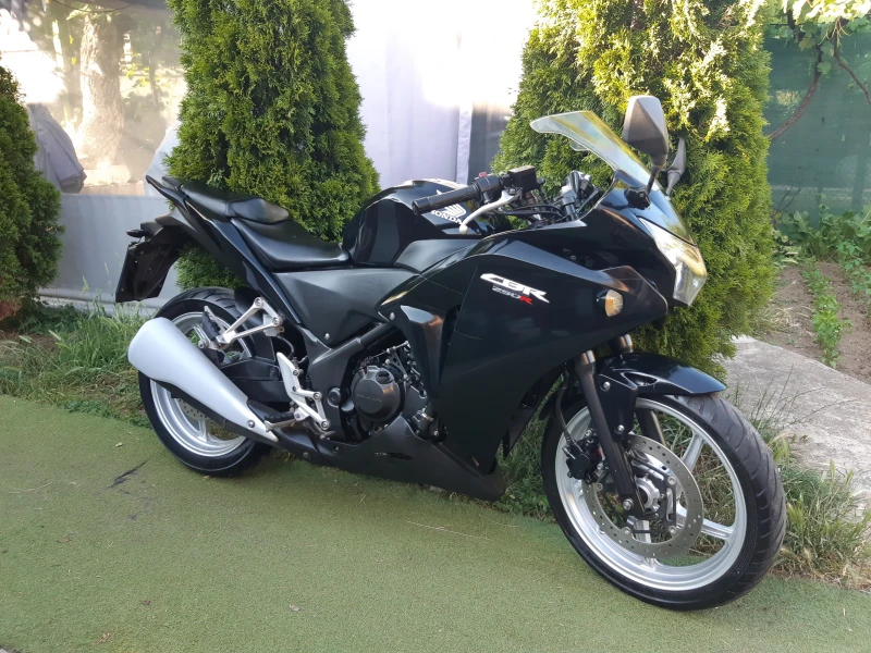 Honda Cbr 250i, снимка 2 - Мотоциклети и мототехника - 52668975