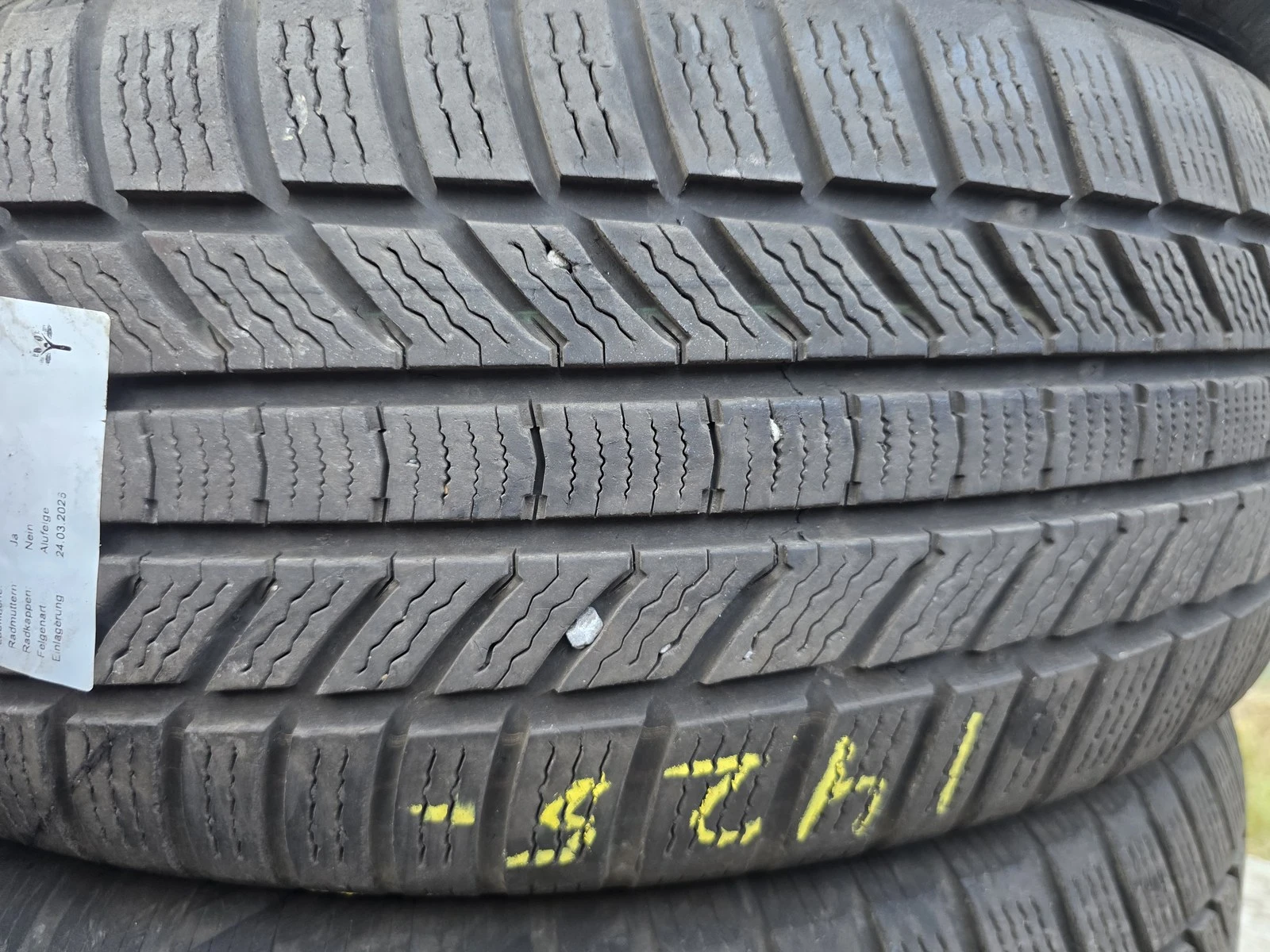 Гуми Зимни 235/60R18, снимка 3 - Гуми и джанти - 56724128