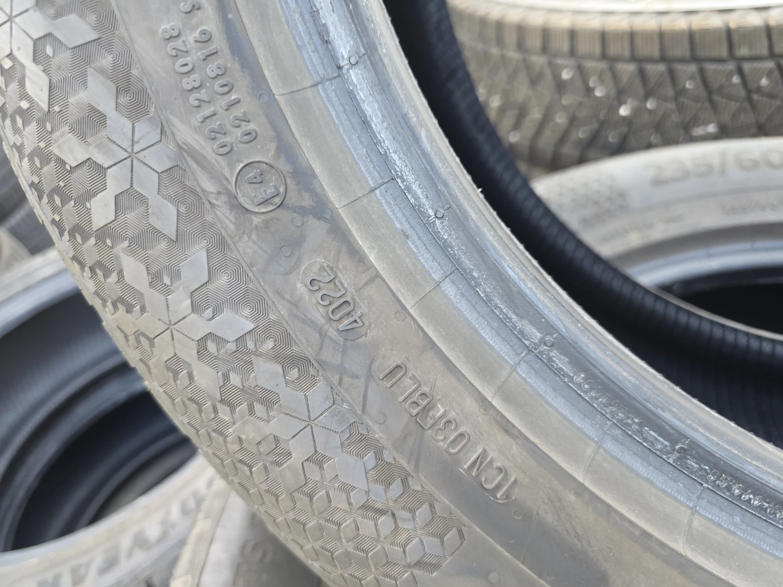 Гуми Зимни 235/60R18, снимка 10 - Гуми и джанти - 56724128