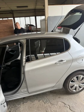 Peugeot 208, снимка 9