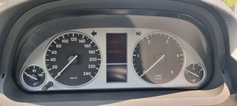 Mercedes-Benz B 200 2.0 CDI, снимка 9 - Автомобили и джипове - 46670356