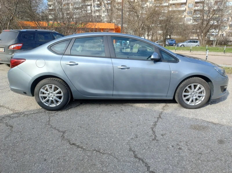 Opel Astra J 1.6, снимка 8 - Автомобили и джипове - 48338034