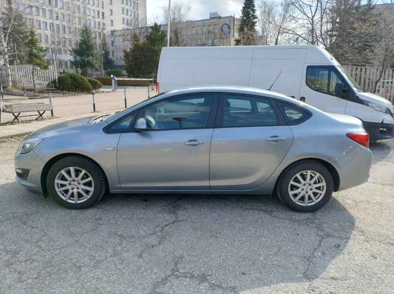 Opel Astra J 1.6, снимка 5 - Автомобили и джипове - 48338034