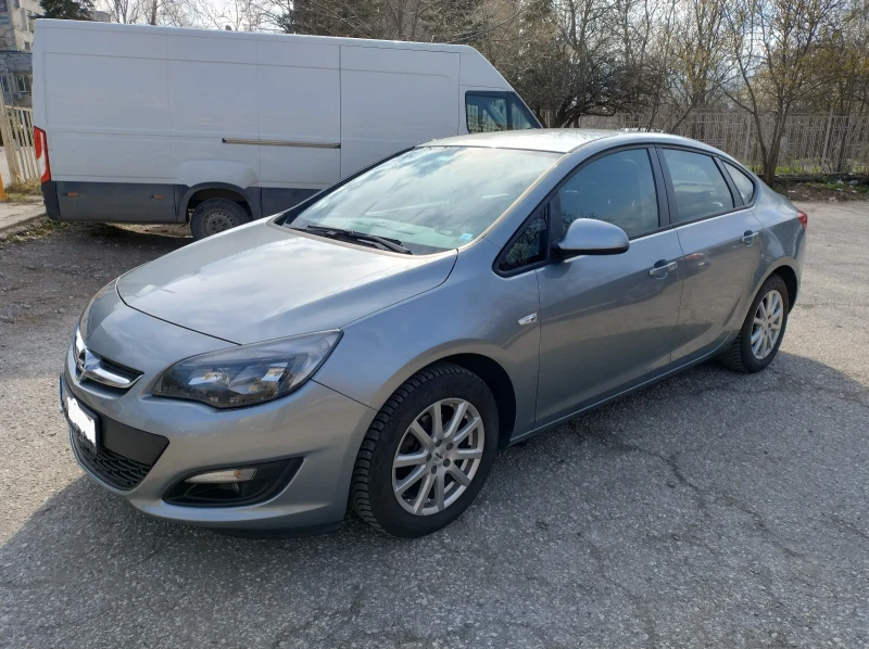 Opel Astra J 1.6, снимка 3 - Автомобили и джипове - 48338034