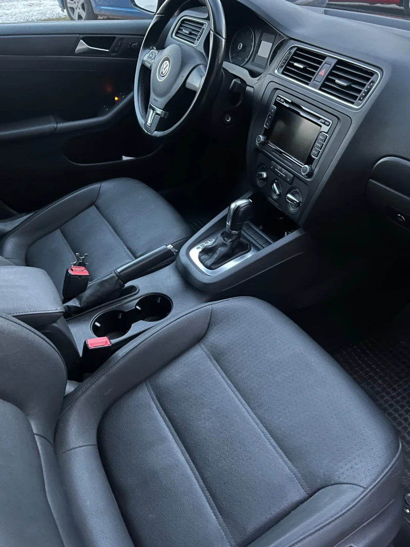 VW Jetta 2.5 SE SPORT, снимка 9 - Автомобили и джипове - 50920339