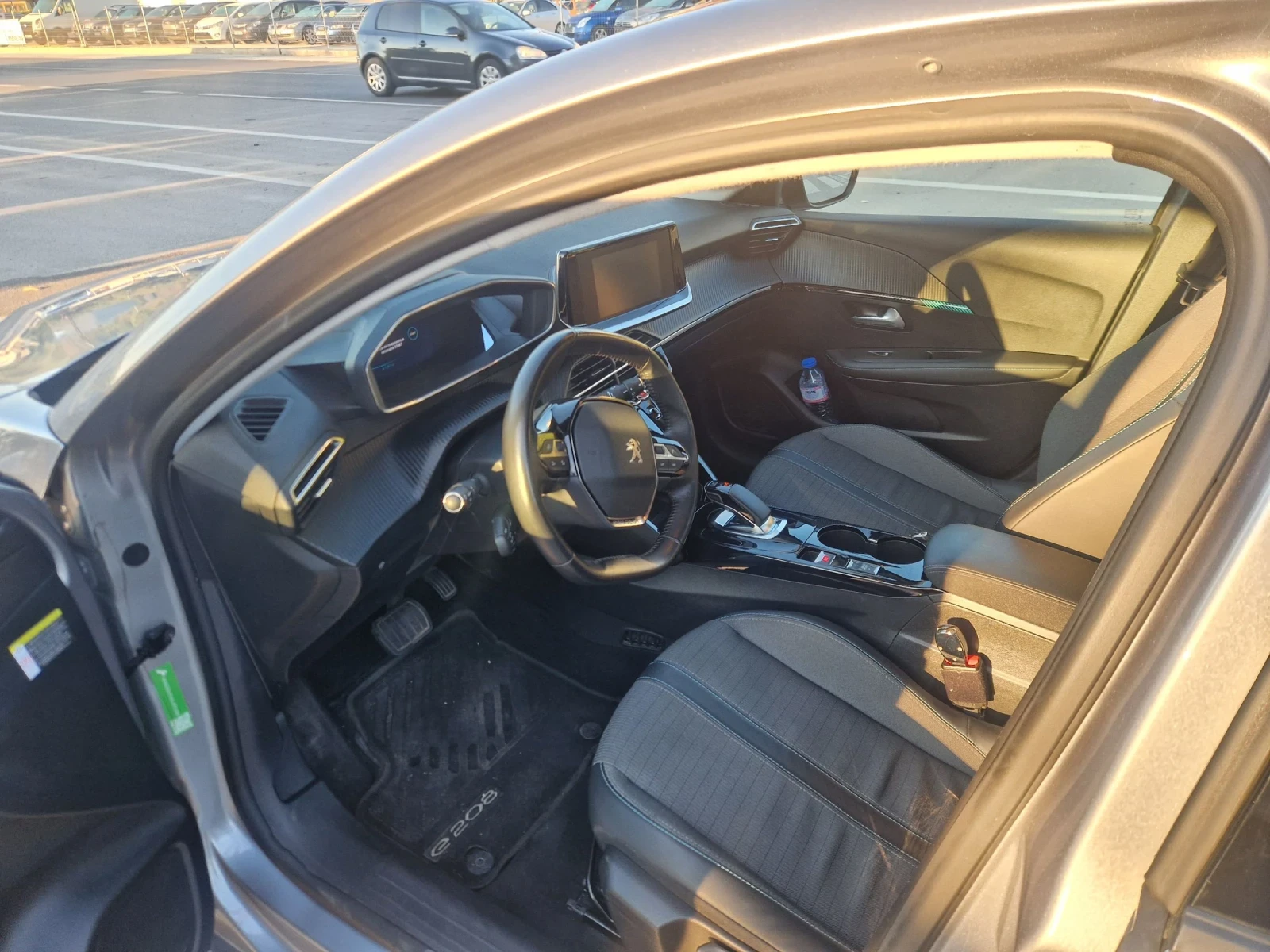 Peugeot 208 50 kWh 3D i-Cockpit - изображение 8