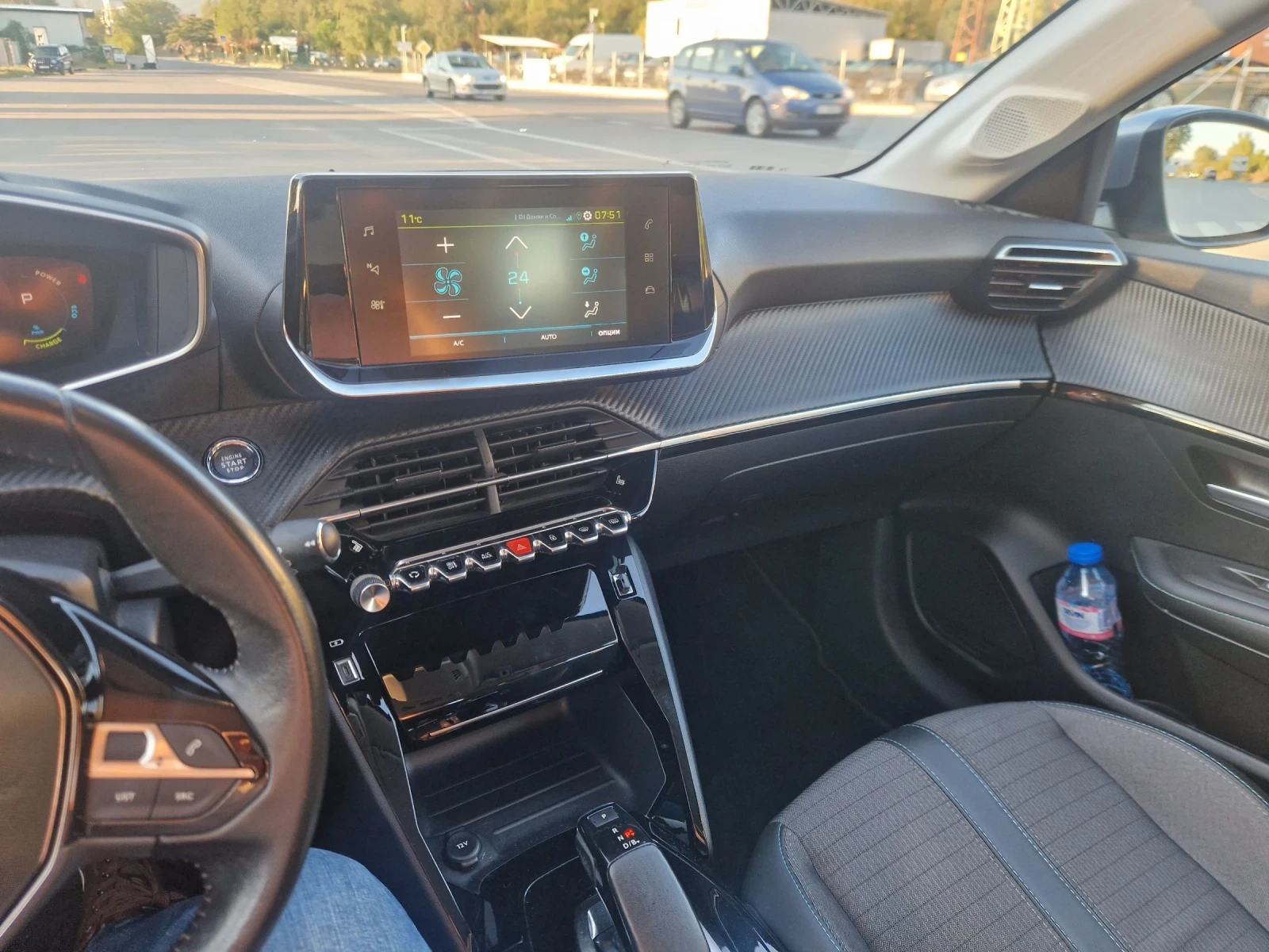 Peugeot 208 50 kWh 3D i-Cockpit - изображение 6