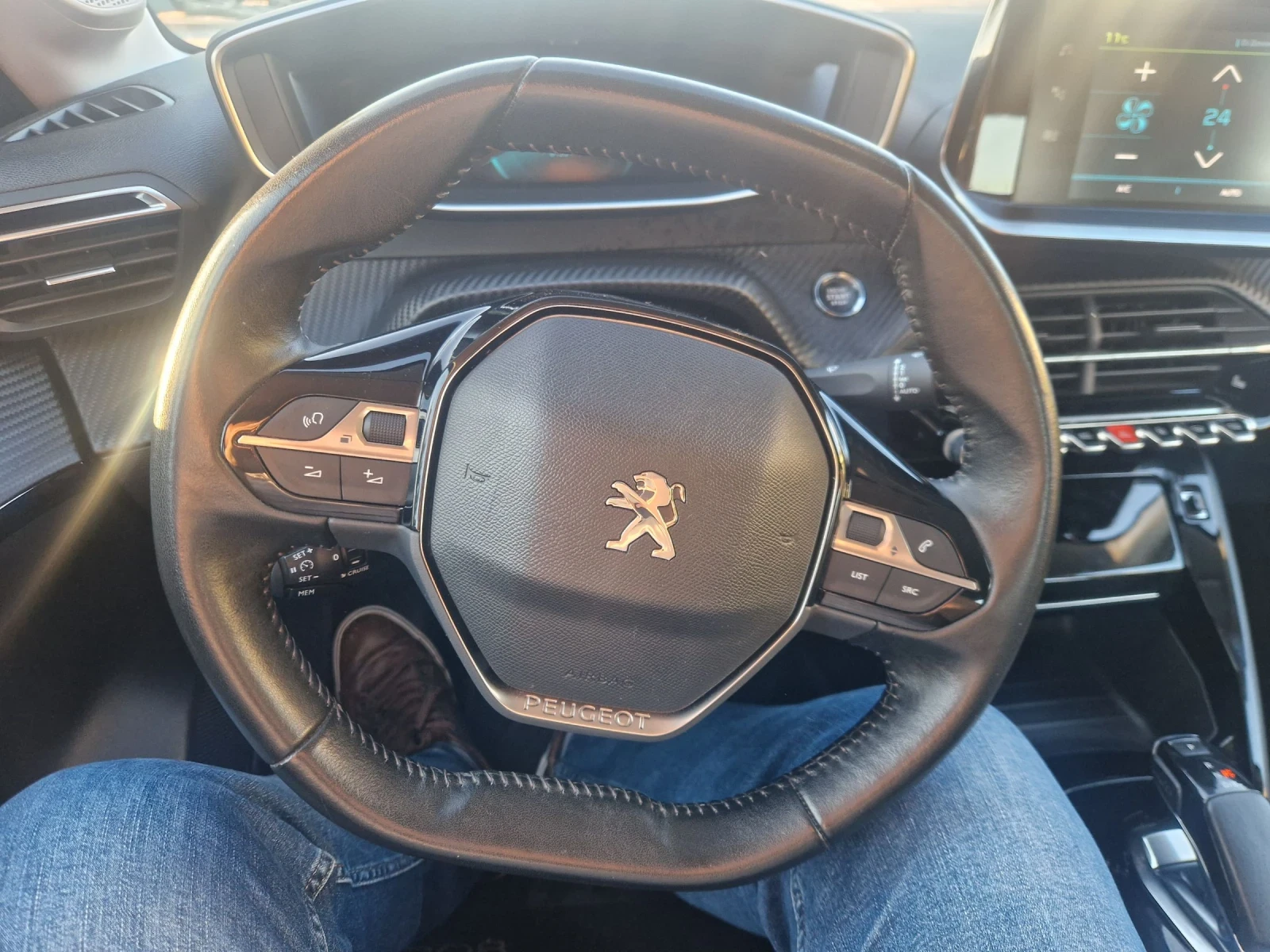 Peugeot 208 50 kWh 3D i-Cockpit - изображение 7