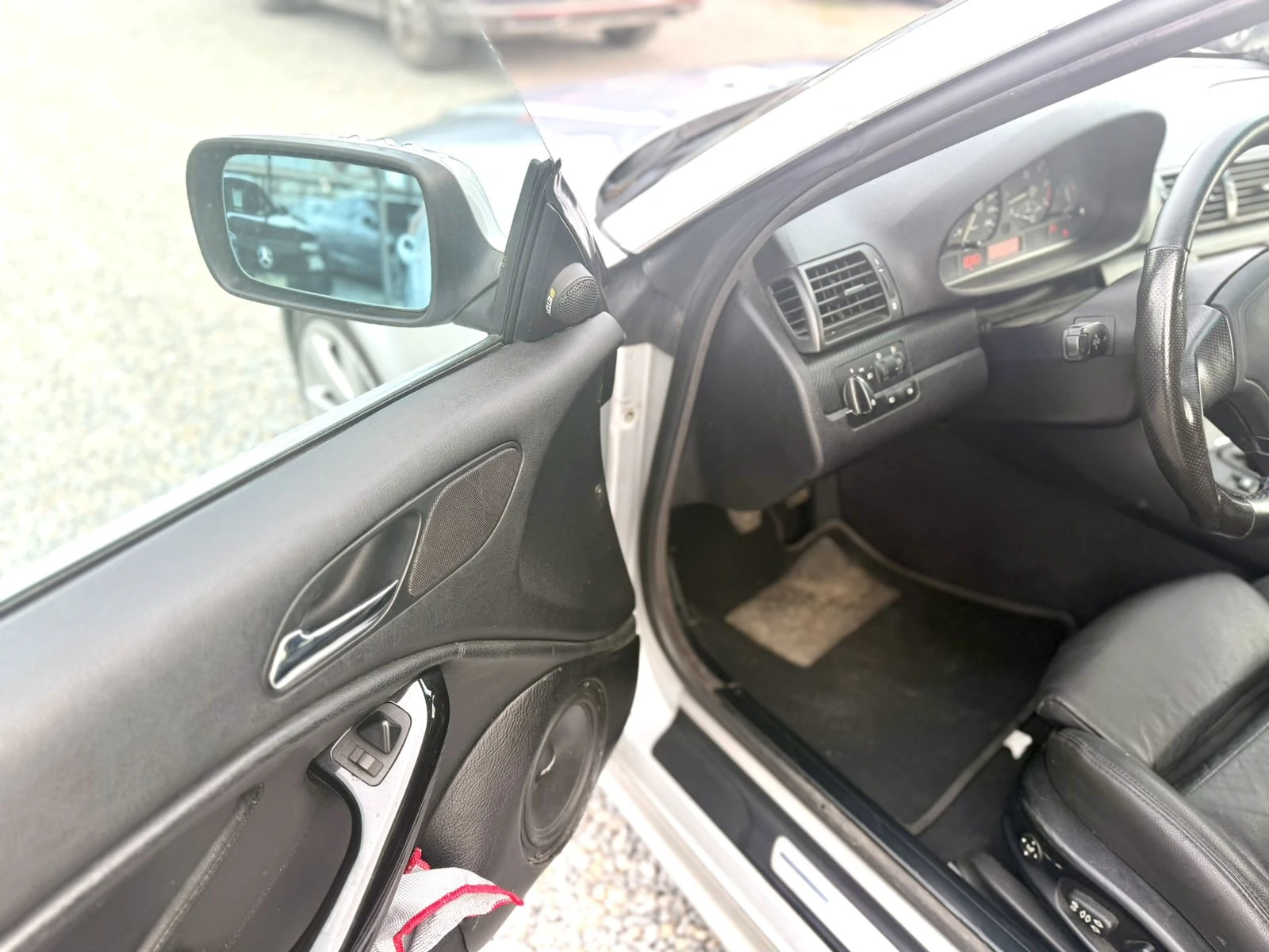 BMW 320 320 CI M SPORT, снимка 11 - Автомобили и джипове - 52978474