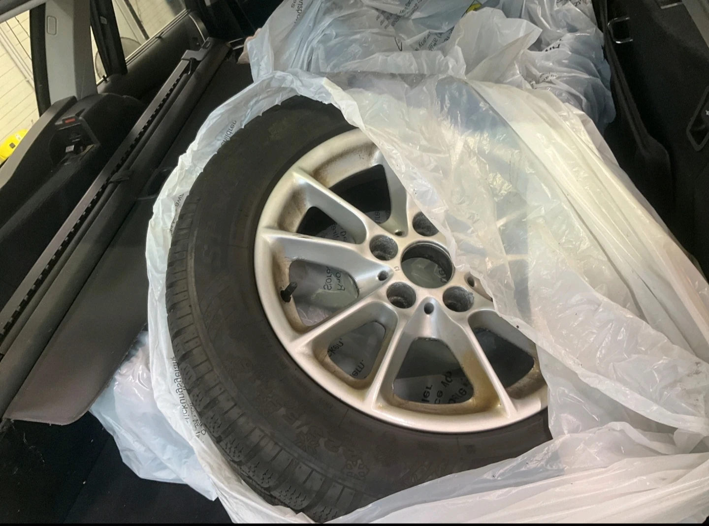 BMW 525 М54 192кс 1 собственик 2 комплекта гуми и джанти, снимка 16 - Автомобили и джипове - 53757026