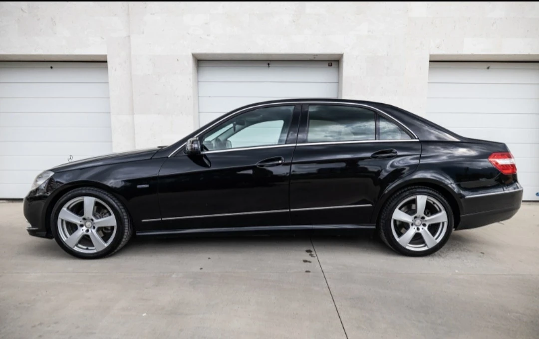 Mercedes-Benz E 220, снимка 5 - Автомобили и джипове - 53933265