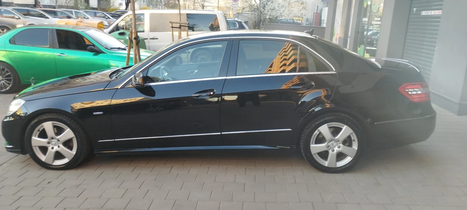 Mercedes-Benz E 220, снимка 11 - Автомобили и джипове - 53933265
