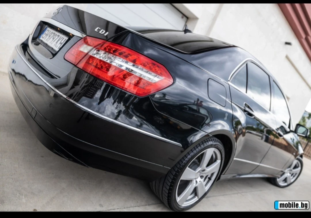 Mercedes-Benz E 220, снимка 4 - Автомобили и джипове - 53933265