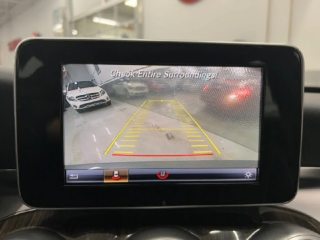 Mercedes-Benz C 300 АвтоКредит* (ЦЕНА ДО БГ), снимка 11 - Автомобили и джипове - 53999795