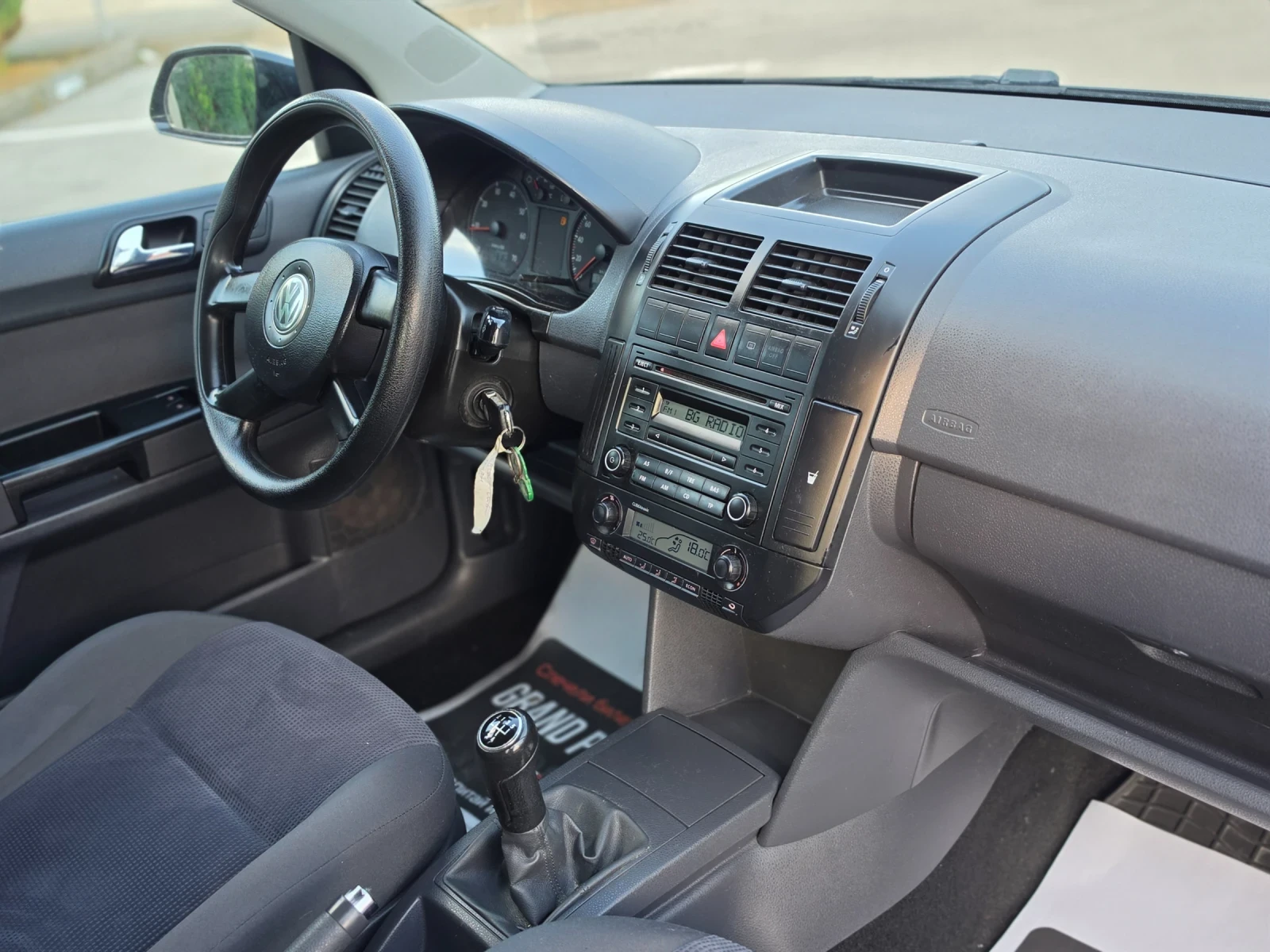VW Polo 1.2i 64hp * КЛИМАТРОНИК * EURO 4 * , снимка 6 - Автомобили и джипове - 54663530