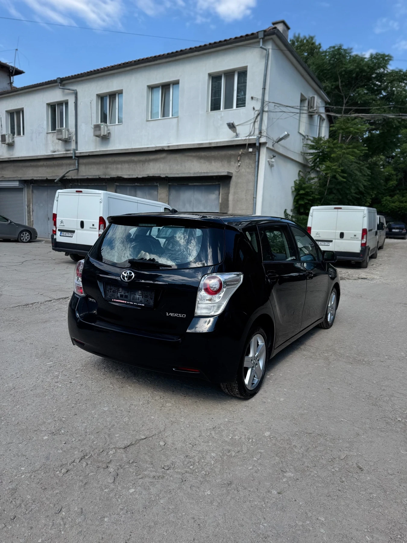 Toyota Verso 2.0 D4D, снимка 3 - Автомобили и джипове - 54682919