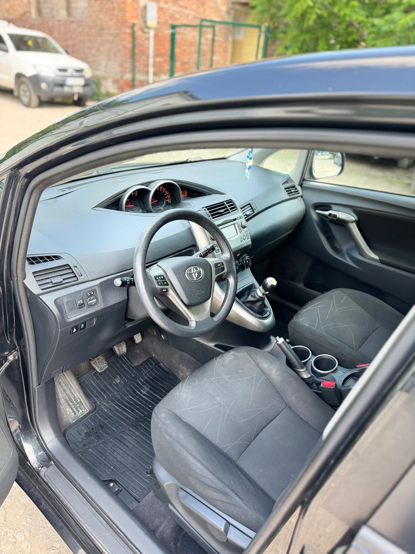 Toyota Verso 2.0 D4D, снимка 5 - Автомобили и джипове - 54682919