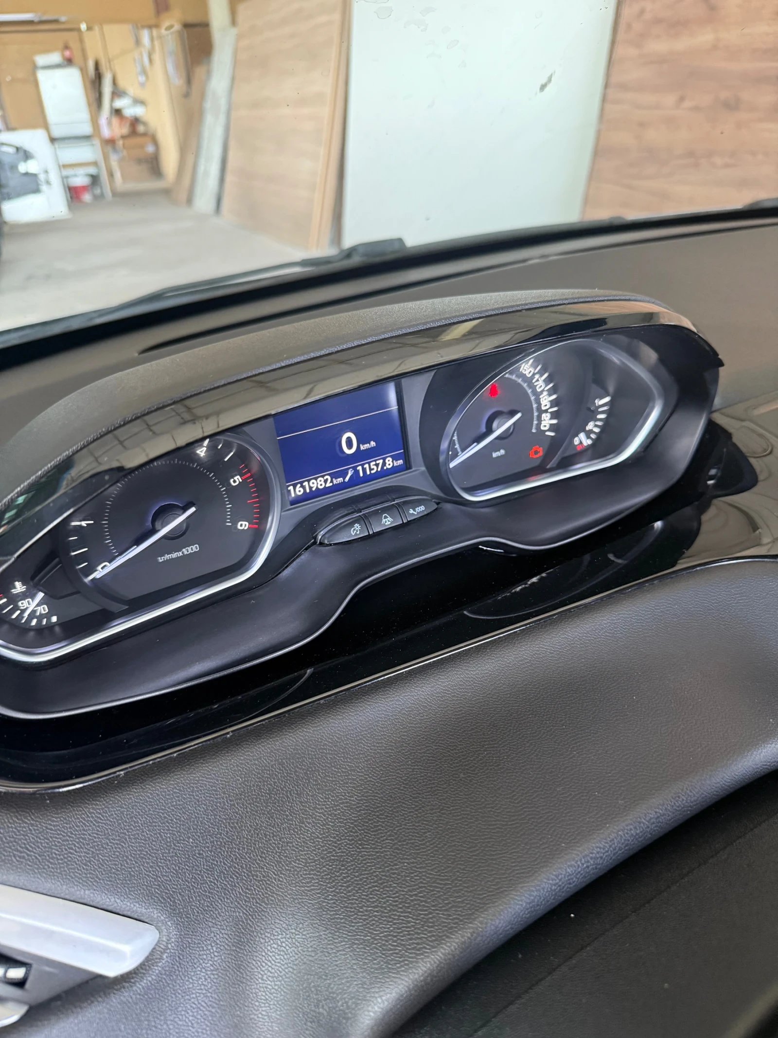 Peugeot 208, снимка 15 - Автомобили и джипове - 54714324