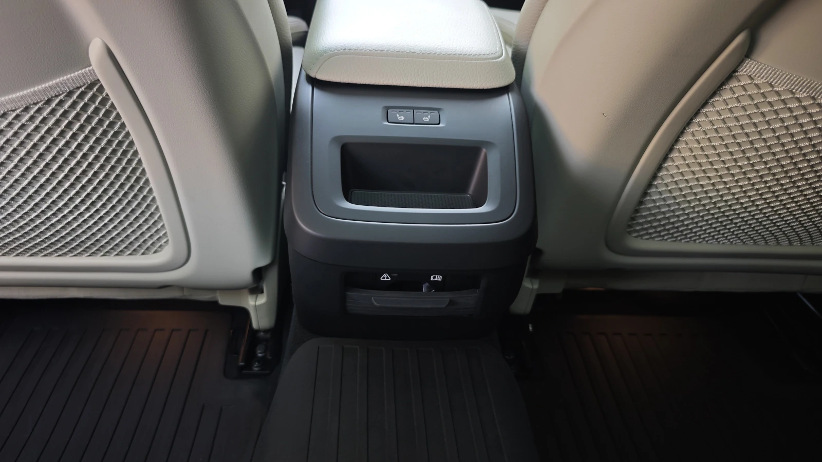 Volvo V60 Cross Country 2.0 D3 AWD AUT Panorama harman/kardon, снимка 14 - Автомобили и джипове - 54718695