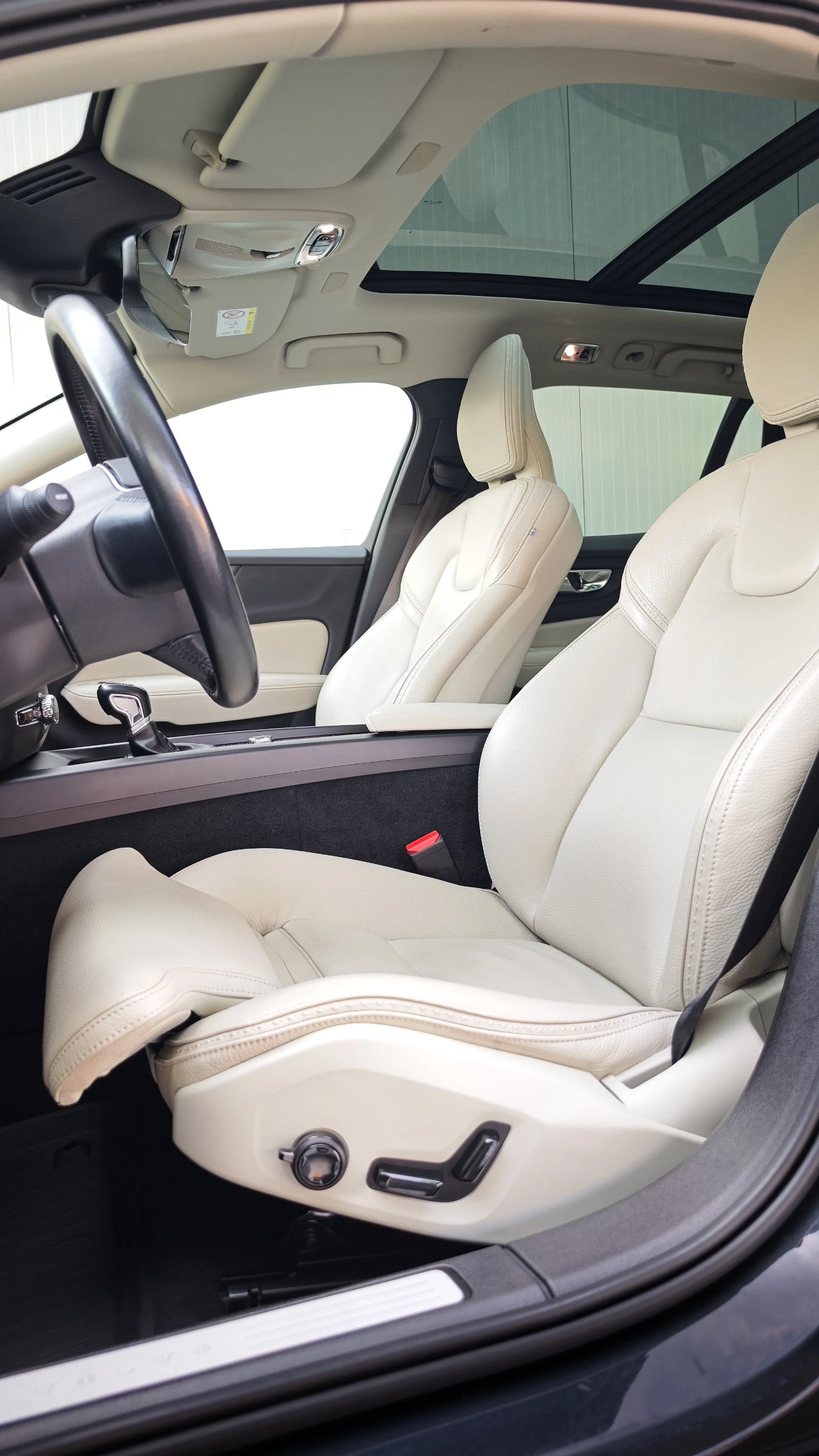 Volvo V60 Cross Country 2.0 D3 AWD AUT Panorama harman/kardon, снимка 6 - Автомобили и джипове - 54718695