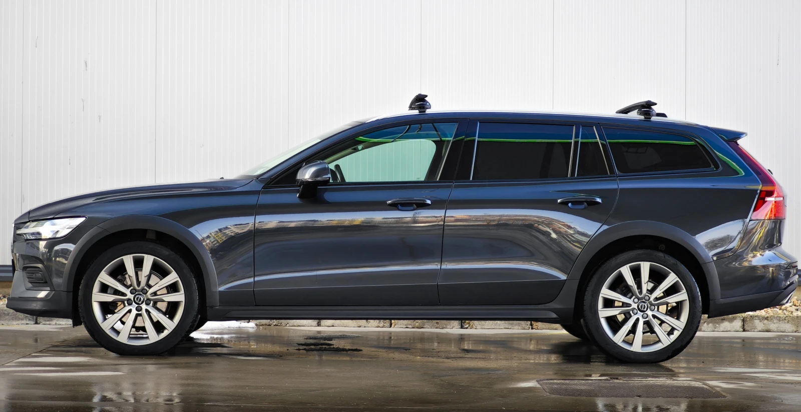 Volvo V60 Cross Country 2.0 D3 AWD AUT Panorama harman/kardon, снимка 4 - Автомобили и джипове - 54718695