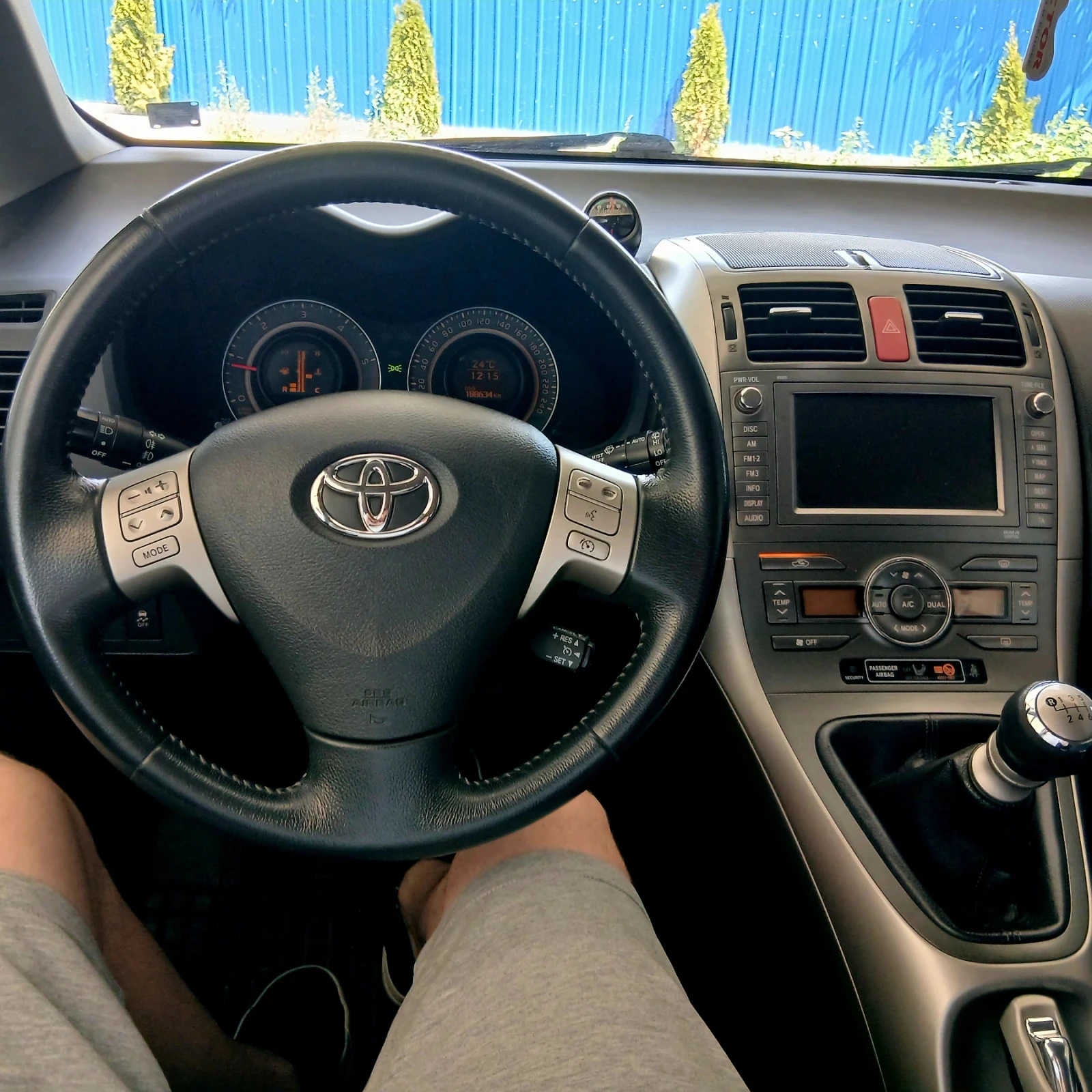 Toyota Auris D4D 2.0, снимка 5 - Автомобили и джипове - 54799659