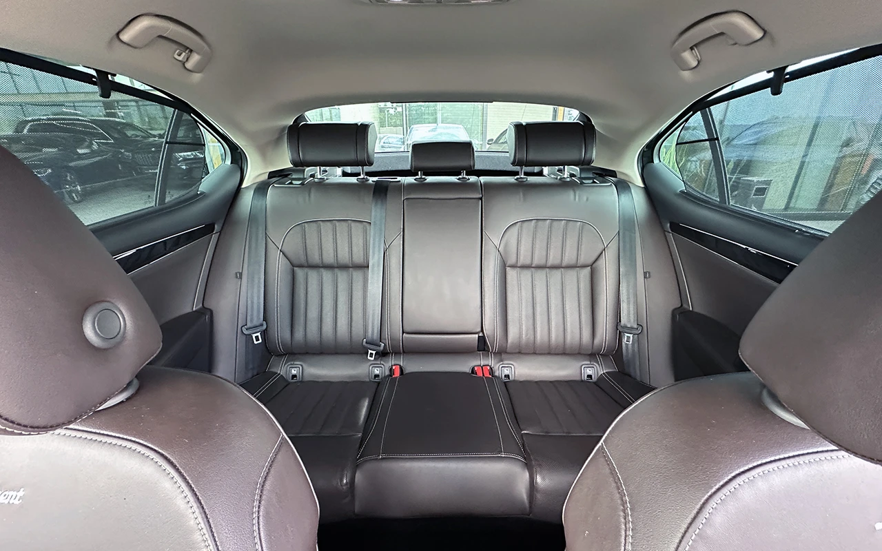 Skoda Superb 2.0 TDI DSG Laurin & Klement, снимка 8 - Автомобили и джипове - 55636102