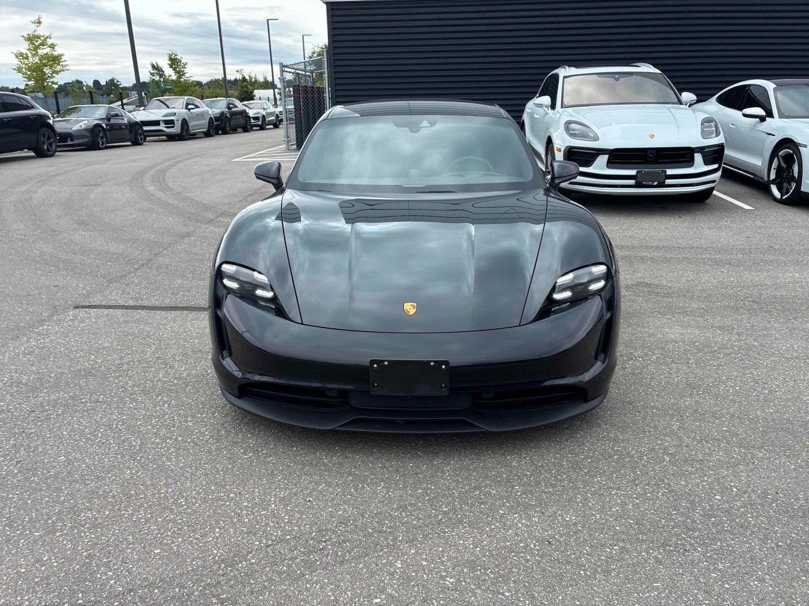 Porsche Taycan 4S | CARFAX | ГЛАВНО ПРЕДСТАВИТЕЛСТВО НА PORSCHE, снимка 2 - Автомобили и джипове - 55960888