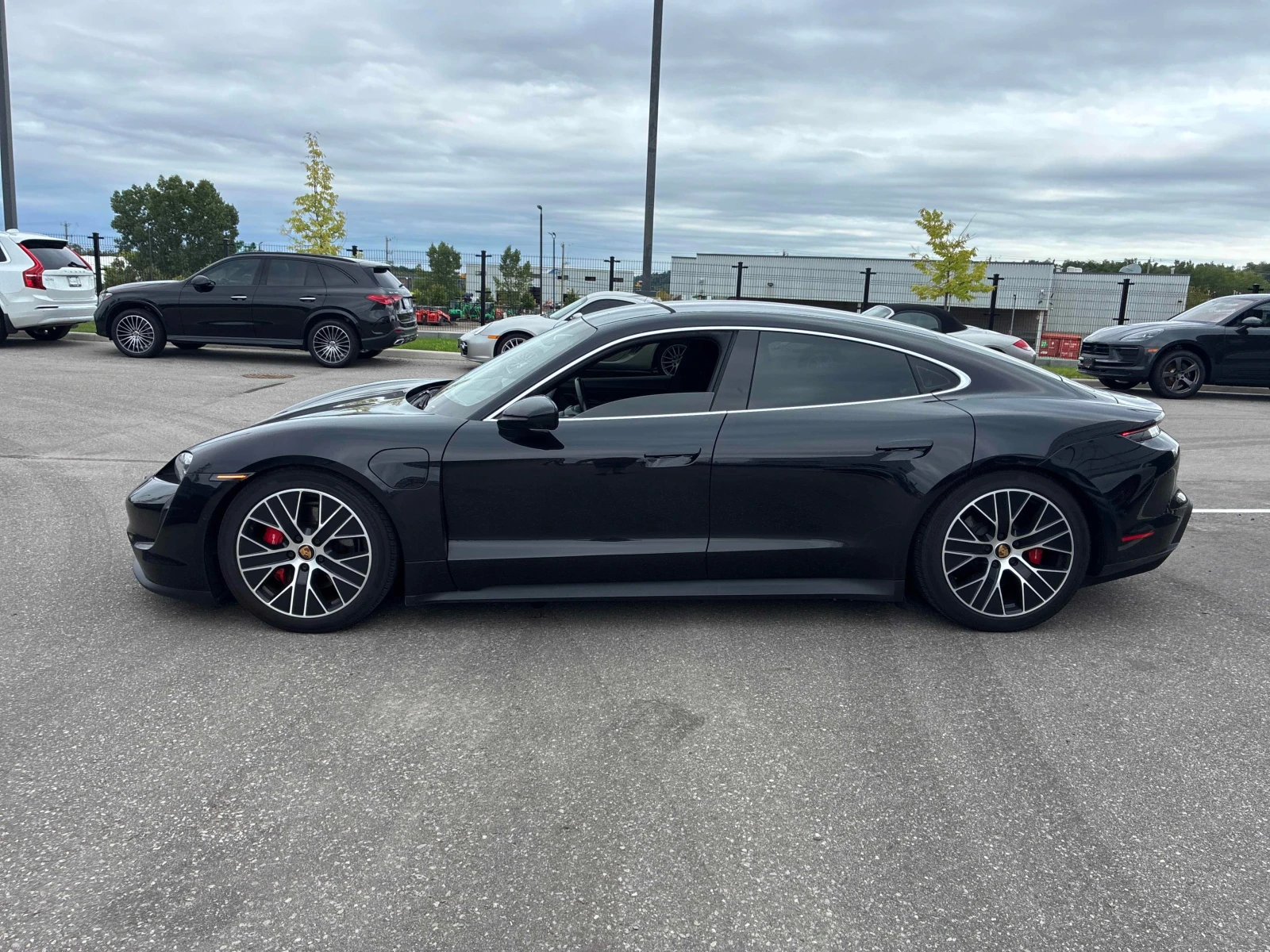 Porsche Taycan 4S | CARFAX | ГЛАВНО ПРЕДСТАВИТЕЛСТВО НА PORSCHE, снимка 3 - Автомобили и джипове - 55960888
