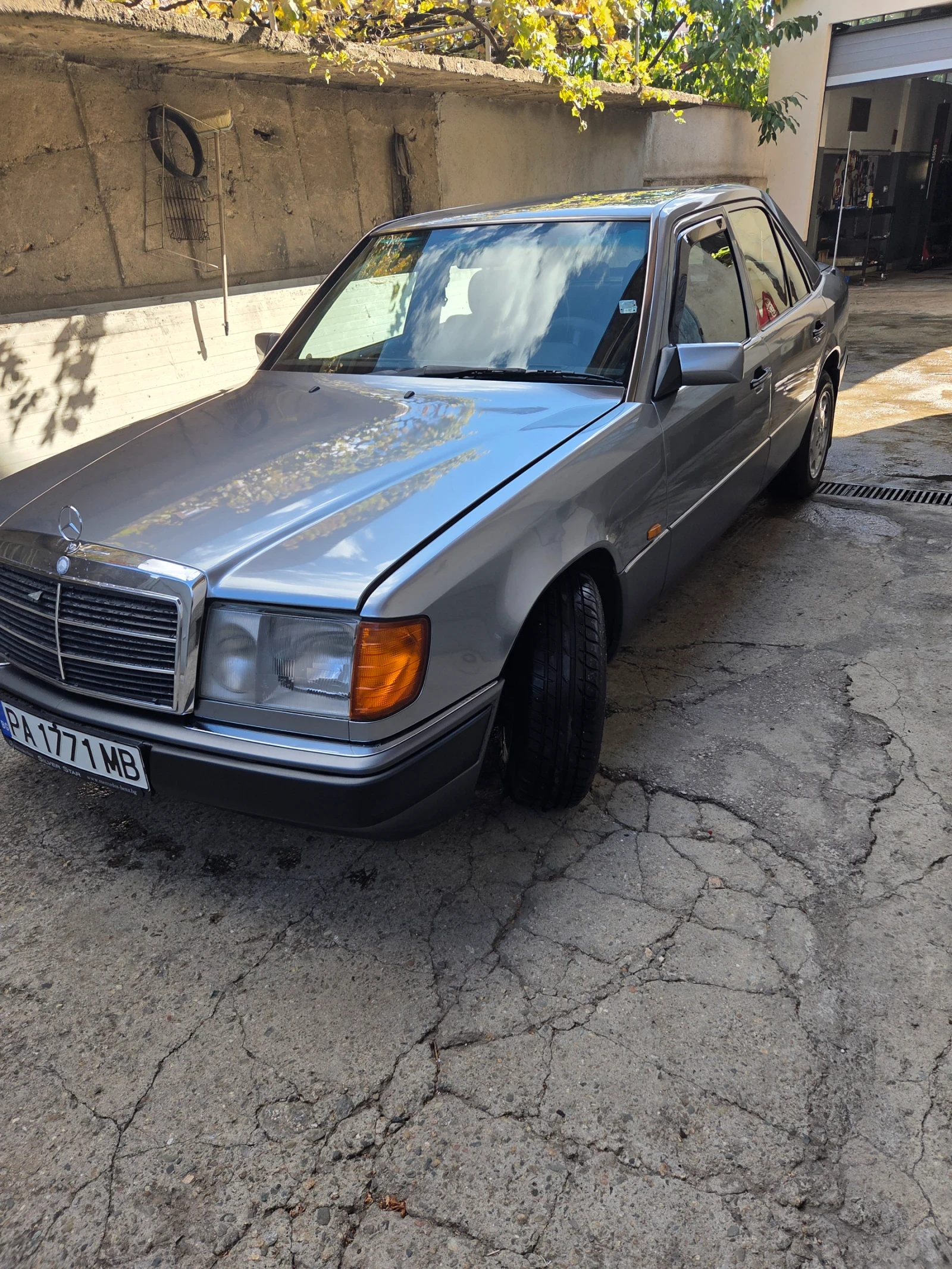 Mercedes-Benz 124 E200