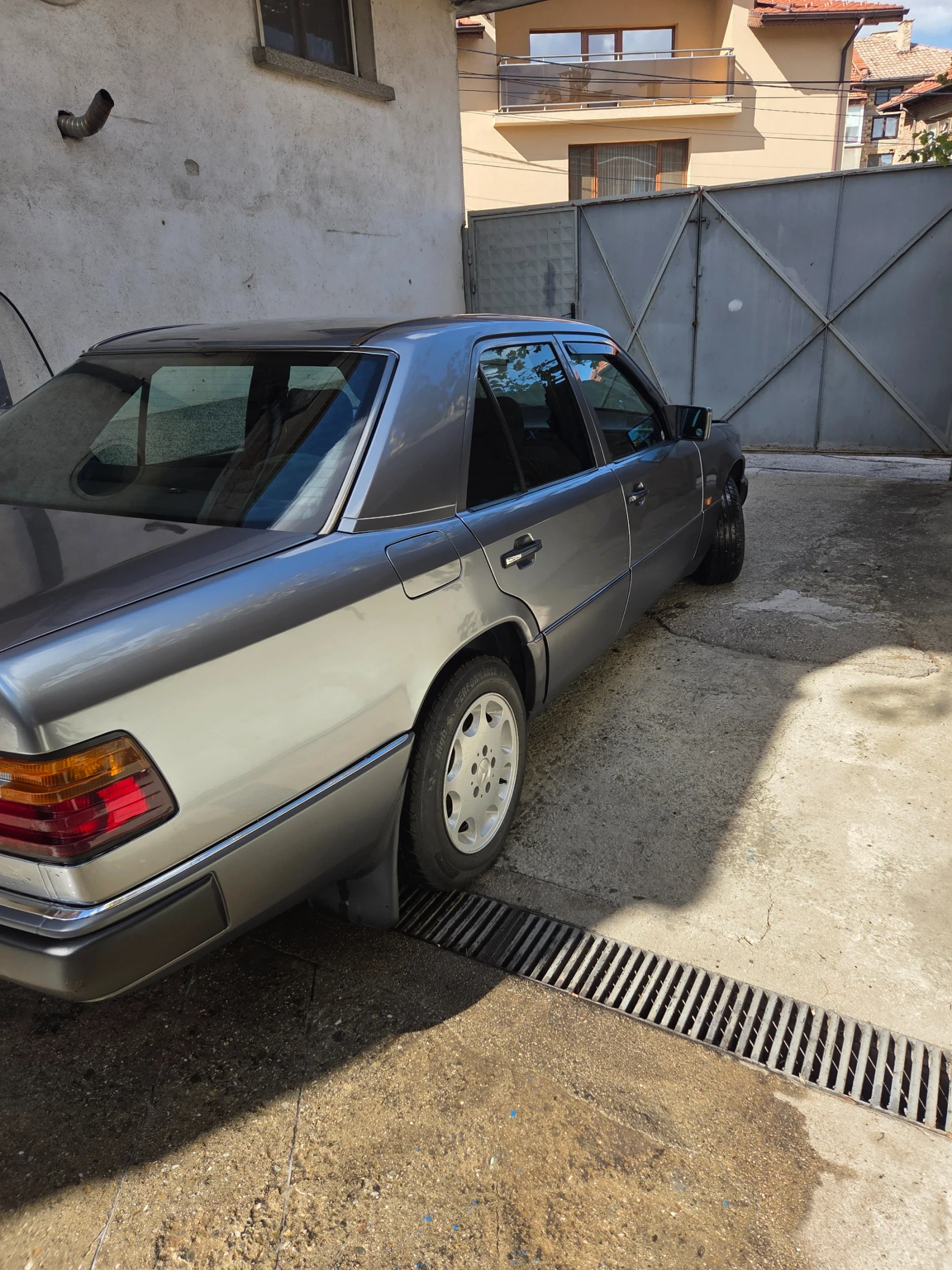 Mercedes-Benz 124 E200, снимка 3 - Автомобили и джипове - 56297881