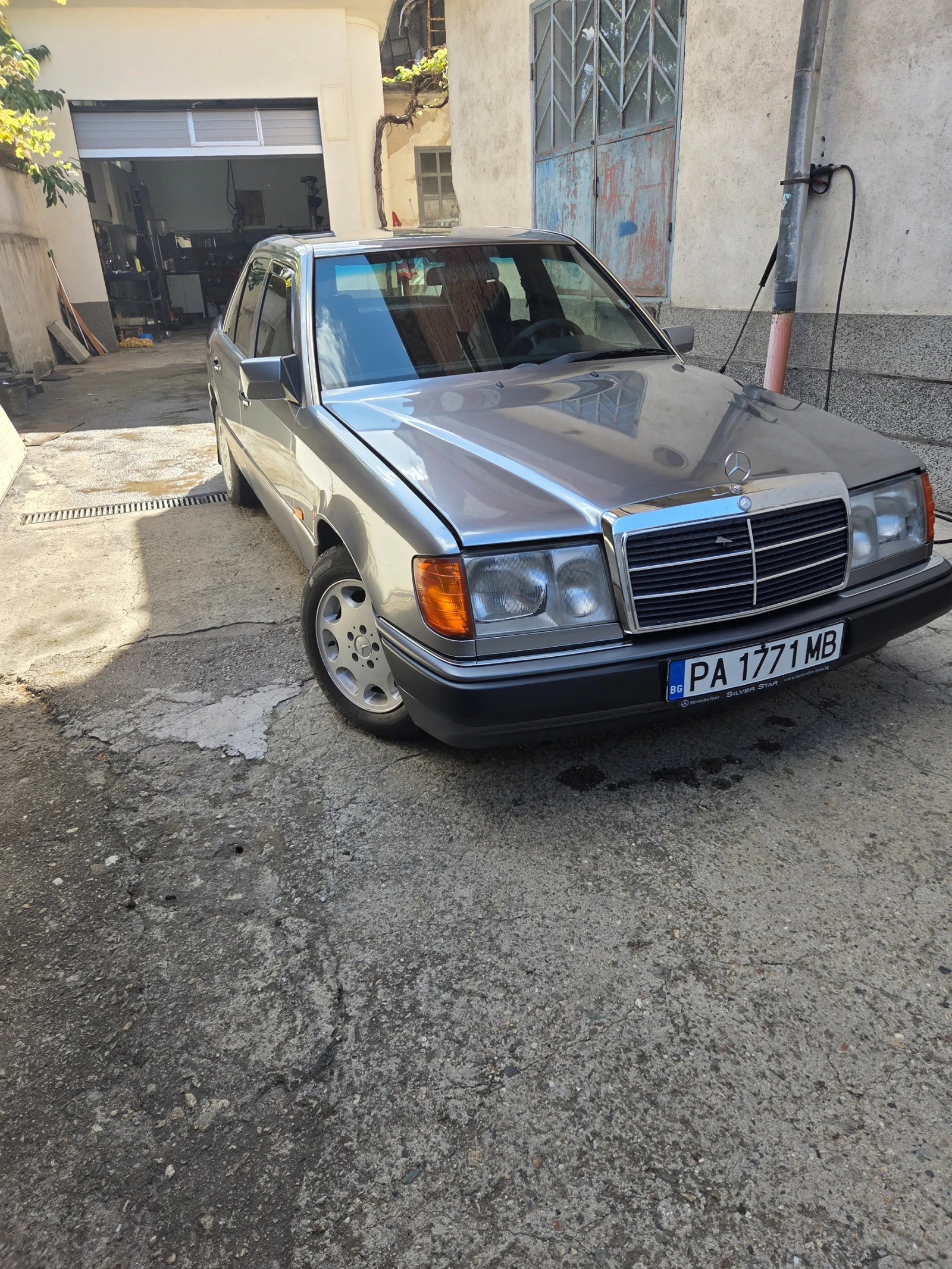 Mercedes-Benz 124 E200, снимка 2 - Автомобили и джипове - 56297881