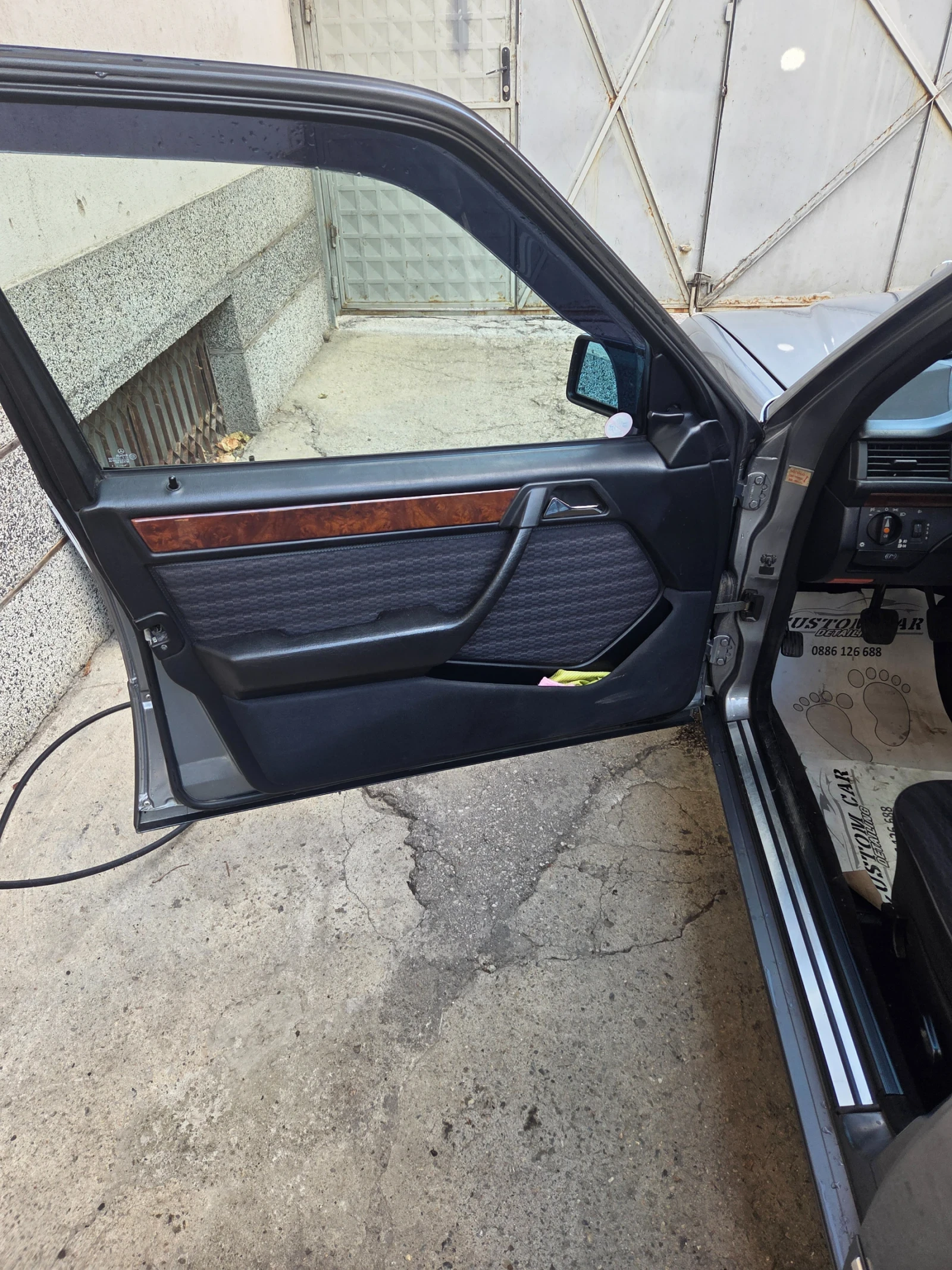 Mercedes-Benz 124 E200, снимка 6 - Автомобили и джипове - 56297881