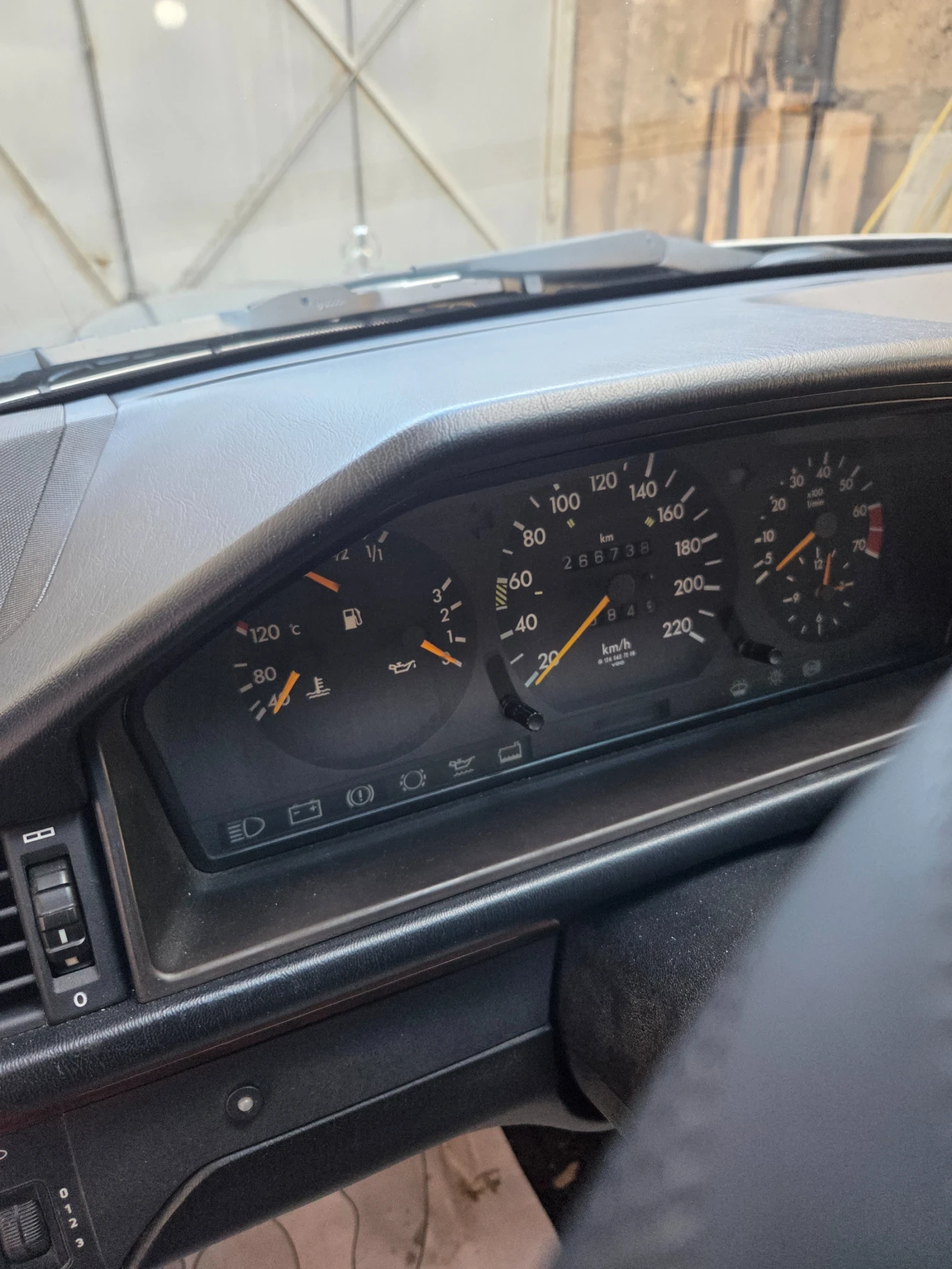 Mercedes-Benz 124 E200, снимка 8 - Автомобили и джипове - 56297881