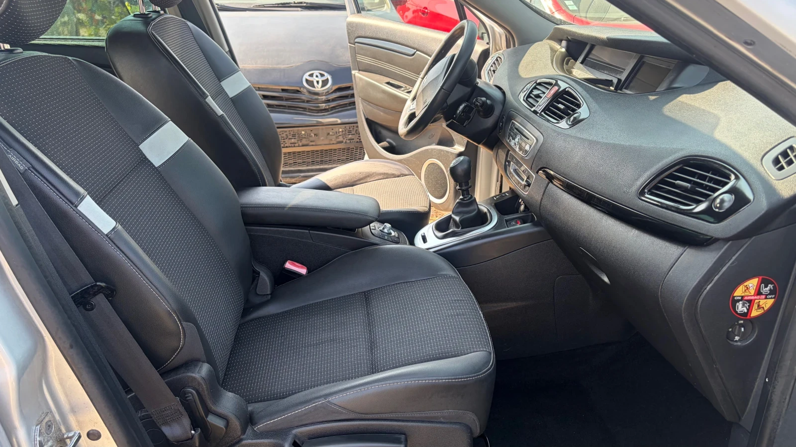 Renault Scenic 1.6dci, снимка 7 - Автомобили и джипове - 56443394