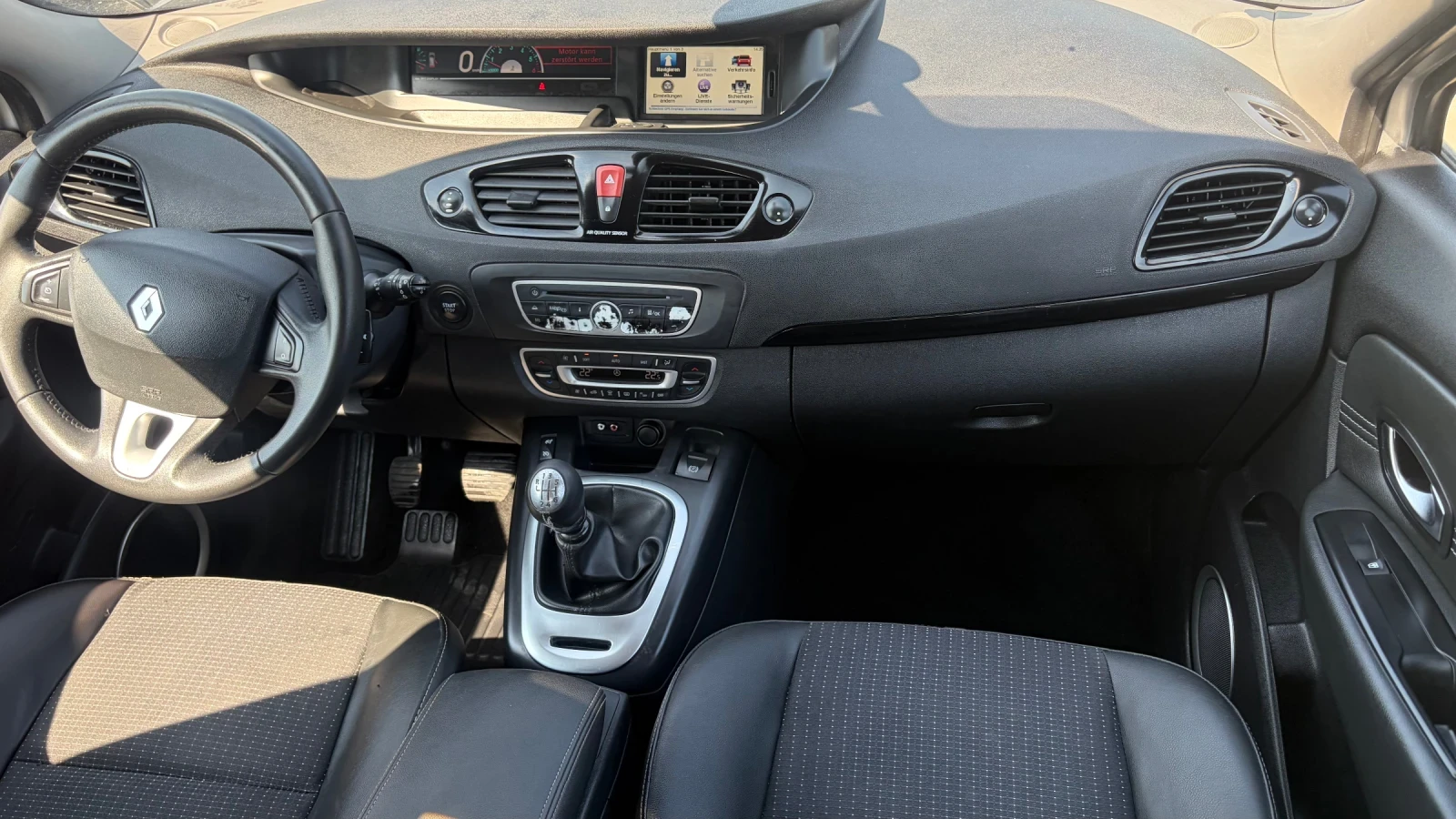 Renault Scenic 1.6dci, снимка 11 - Автомобили и джипове - 56443394
