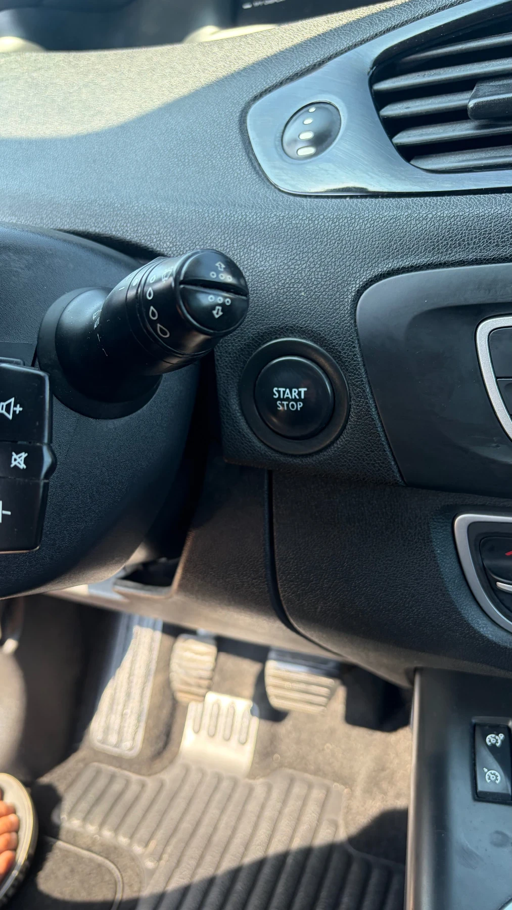 Renault Scenic 1.6dci, снимка 14 - Автомобили и джипове - 56443394